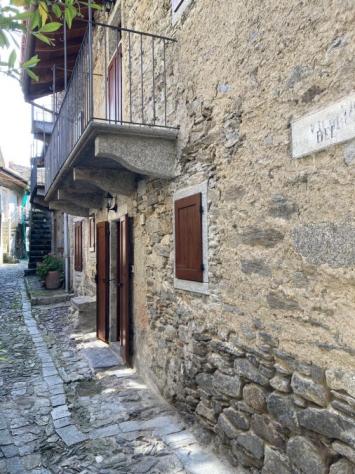 casa indipendente in vendita a Verbania in zona Cavandone