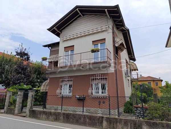 casa indipendente in vendita a Verbania in zona Suna