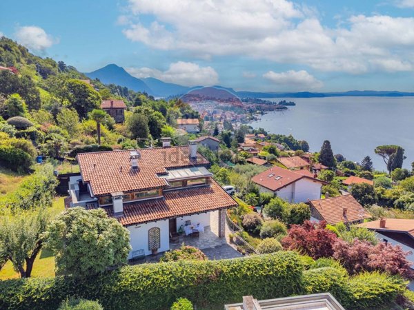 casa indipendente in vendita a Verbania in zona Suna