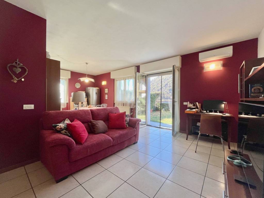 appartamento in vendita a Verbania in zona Trobaso