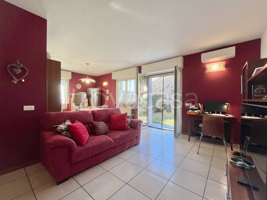 appartamento in vendita a Verbania in zona Trobaso