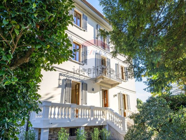 casa indipendente in vendita a Verbania in zona Centro Città