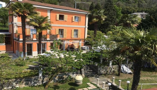 casa indipendente in vendita a Verbania in zona Suna