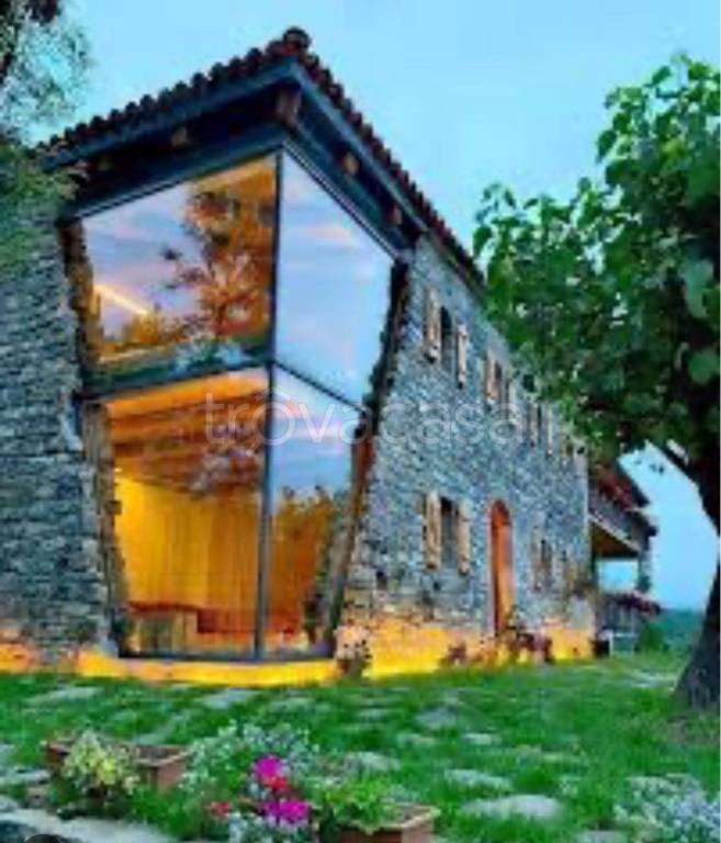 casa indipendente in vendita a Verbania in zona Suna