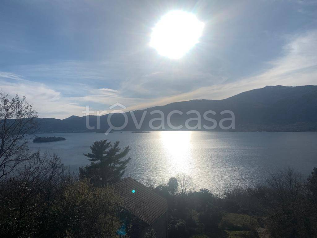 casa indipendente in vendita a Verbania in zona Suna