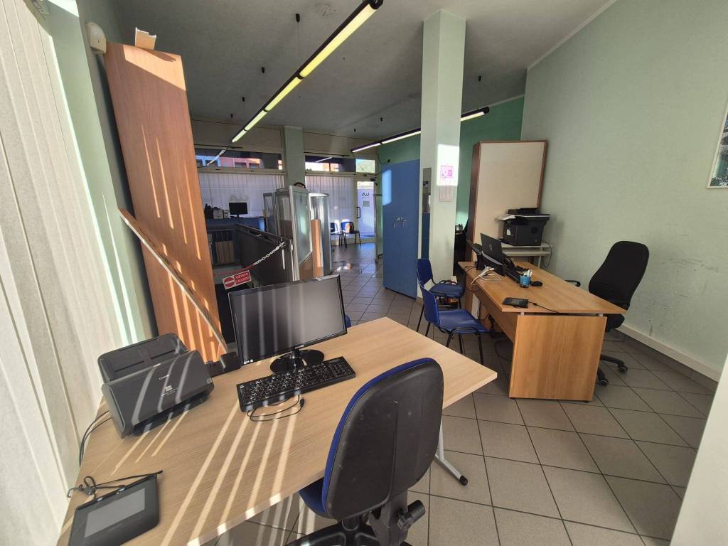 negozio in vendita a Verbania in zona Sant'Anna