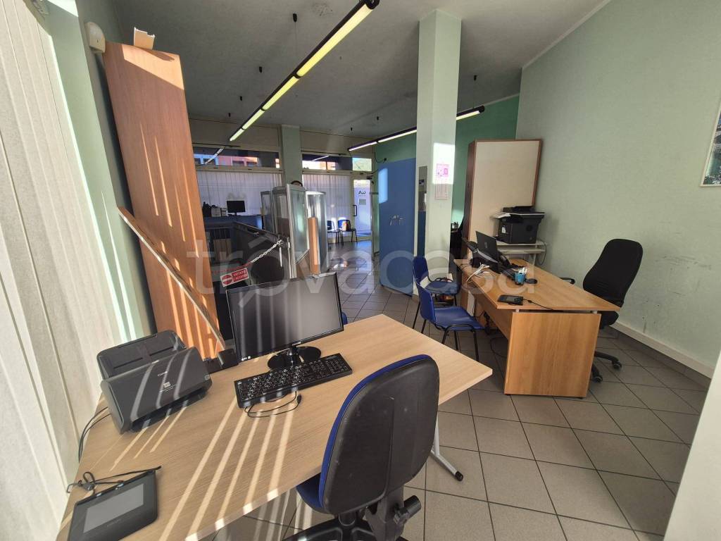 negozio in vendita a Verbania in zona Pallanza