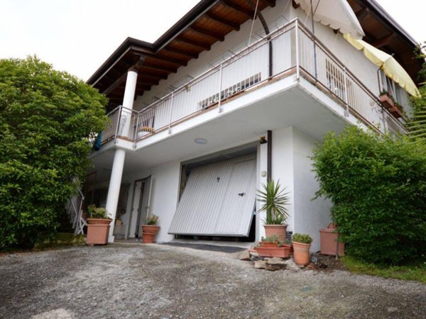 casa indipendente in vendita a Verbania in zona Biganzolo