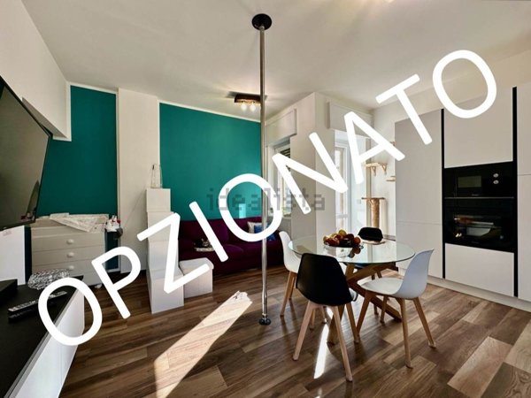 appartamento in vendita a Verbania in zona Suna