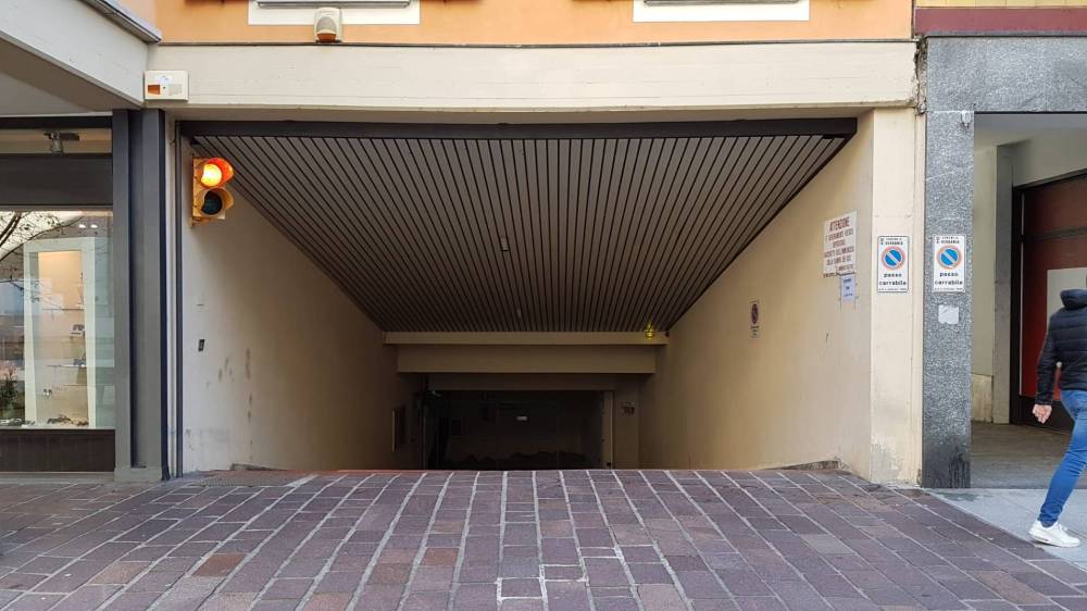 locale commerciale in vendita a Verbania in zona Intra