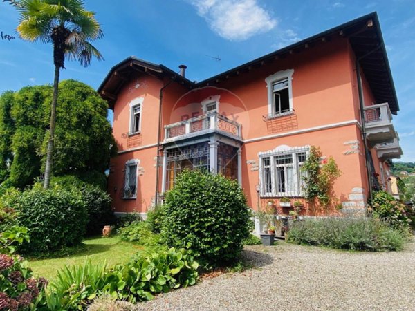 casa indipendente in vendita a Verbania in zona Centro Città