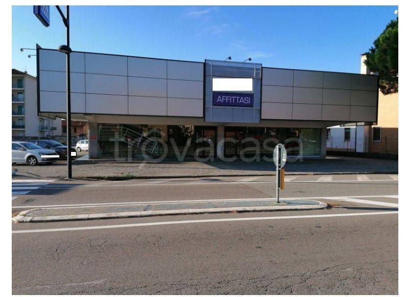 locale commerciale in vendita a Verbania