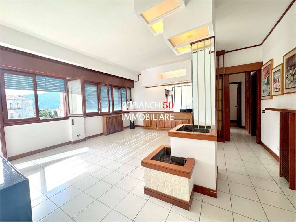 appartamento in vendita a Verbania in zona Suna
