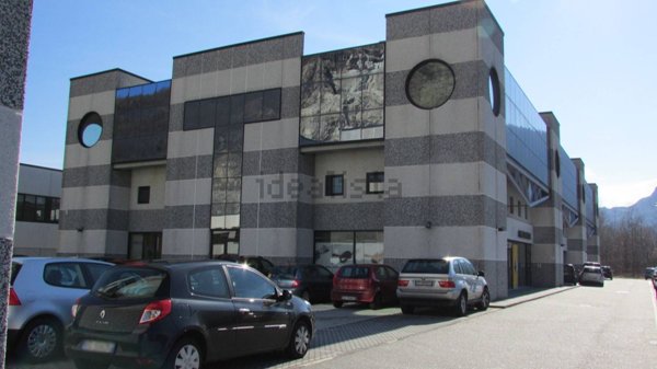 locale di sgombero in vendita a Verbania in zona Fondotoce