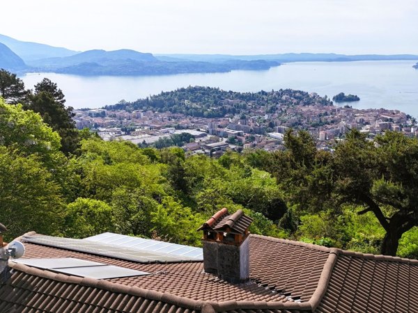 casa indipendente in vendita a Verbania in zona Monterosso