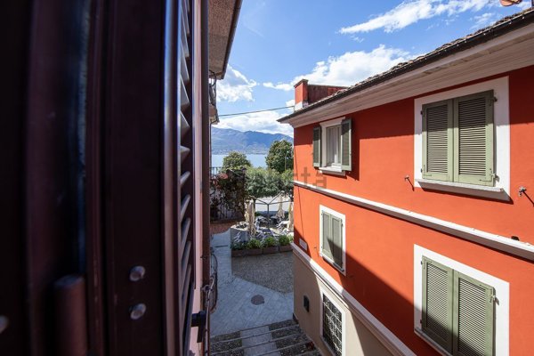 casa indipendente in vendita a Verbania in zona Pallanza