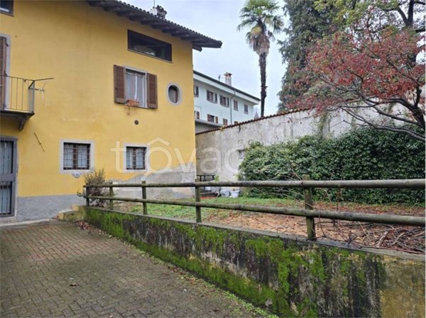 casa indipendente in vendita a Verbania in zona Intra