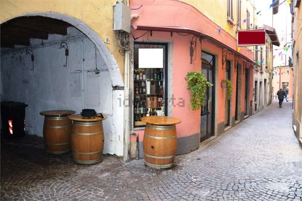 locale commerciale in vendita a Verbania in zona Intra