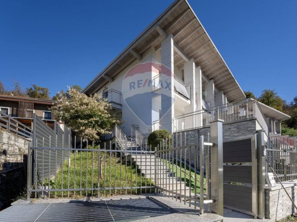 casa indipendente in vendita a Verbania in zona Centro Città