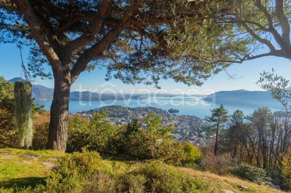 casa indipendente in vendita a Verbania in zona Suna