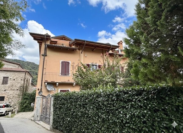 appartamento in vendita a Verbania in zona Suna