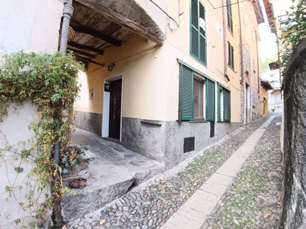 casa indipendente in vendita a Verbania in zona Suna
