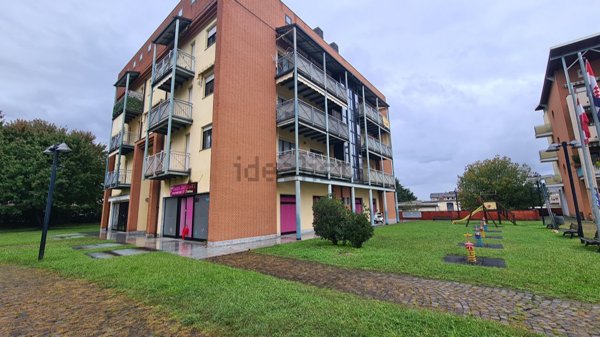 negozio in vendita a Verbania in zona Sant'Anna