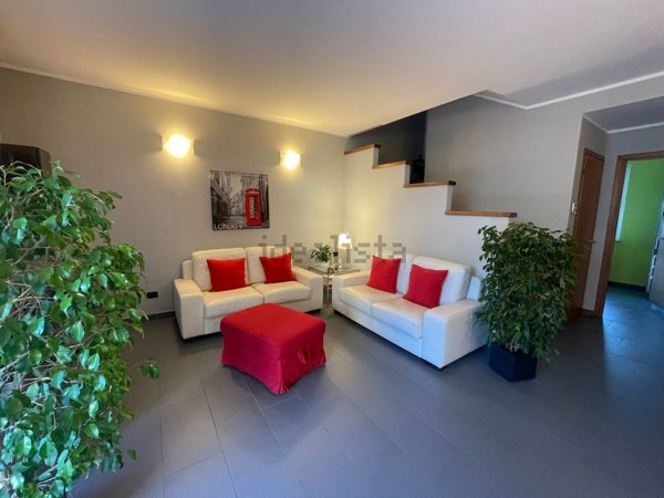 casa indipendente in vendita a Verbania in zona Intra