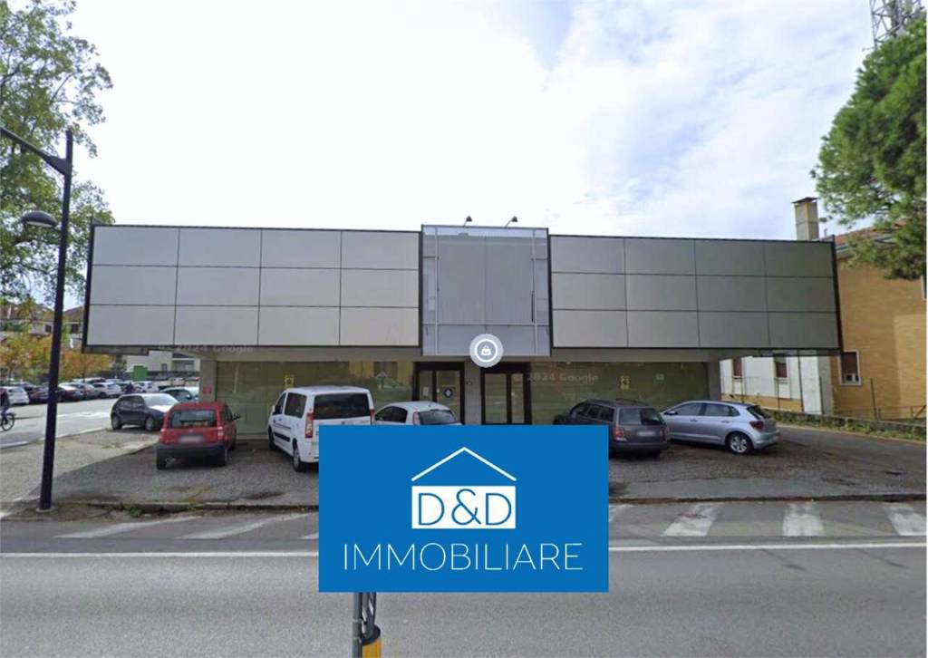 locale commerciale in vendita a Verbania