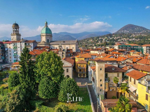 intera palazzina in vendita a Verbania in zona Intra
