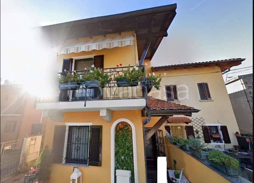 casa indipendente in vendita a Verbania in zona Fondotoce