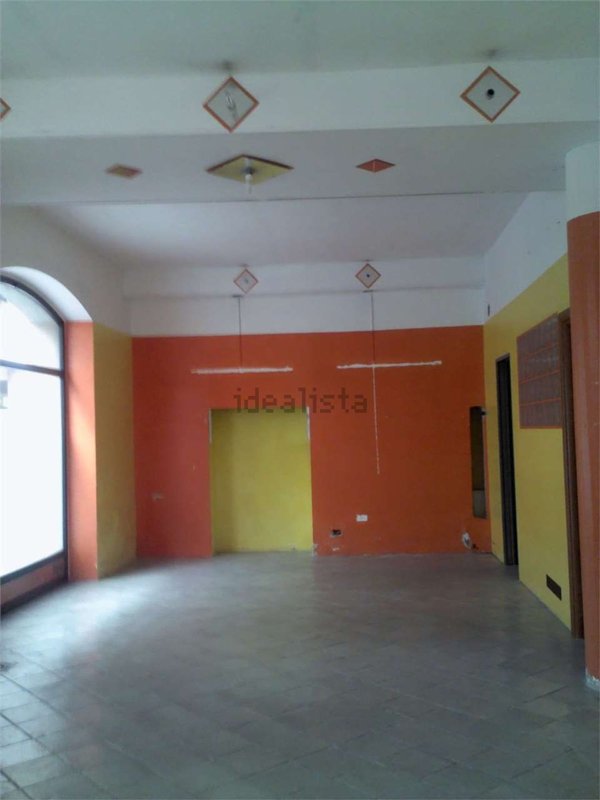 locale commerciale in vendita a Verbania