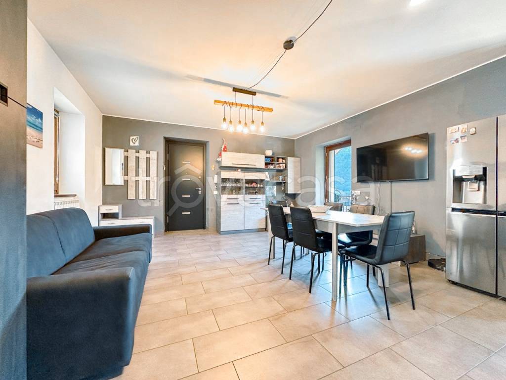 appartamento in vendita a Verbania in zona Unchio