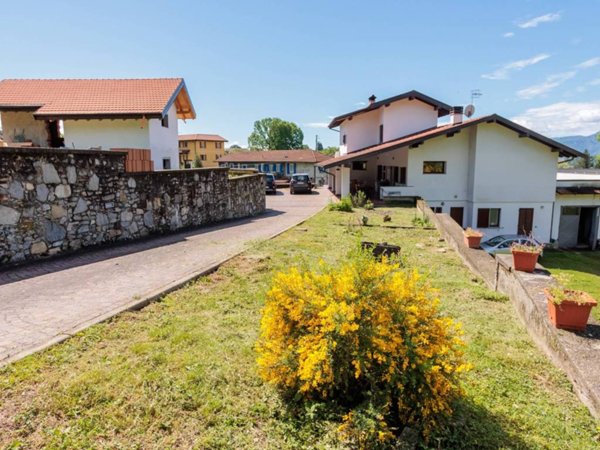 casa indipendente in vendita a Verbania in zona Intra