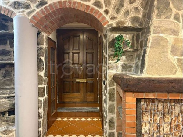 casa indipendente in vendita a Verbania in zona Pallanza