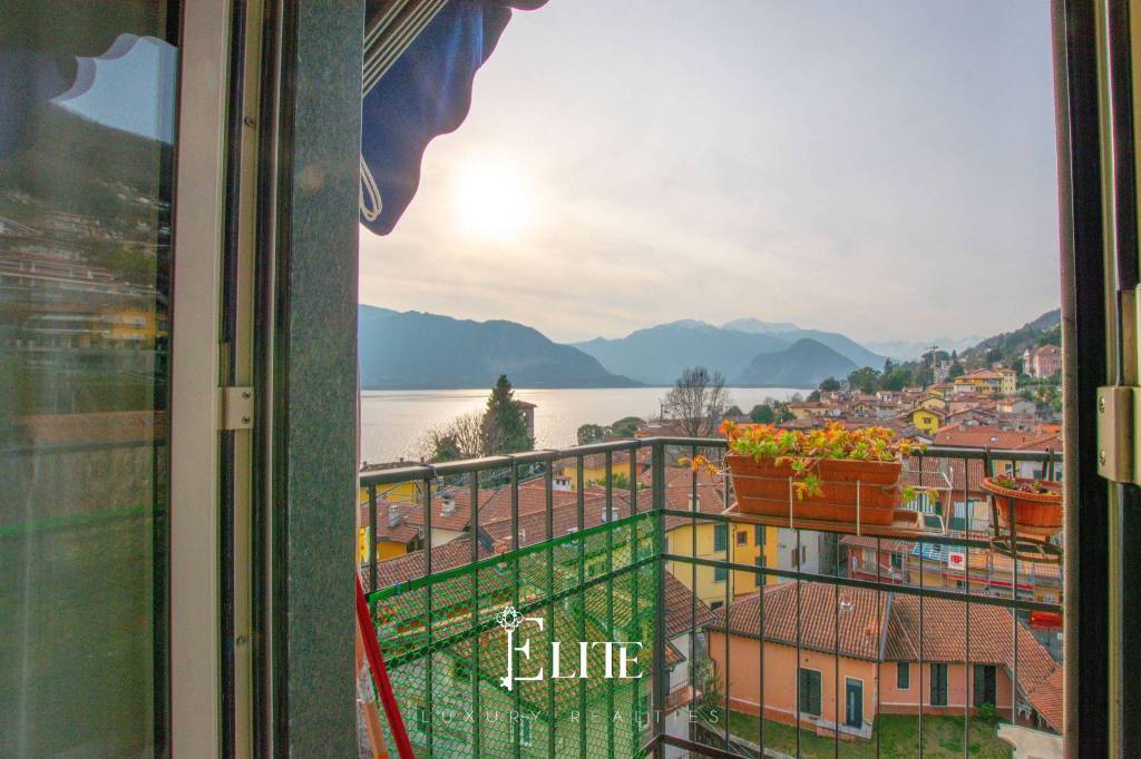appartamento in vendita a Verbania in zona Suna