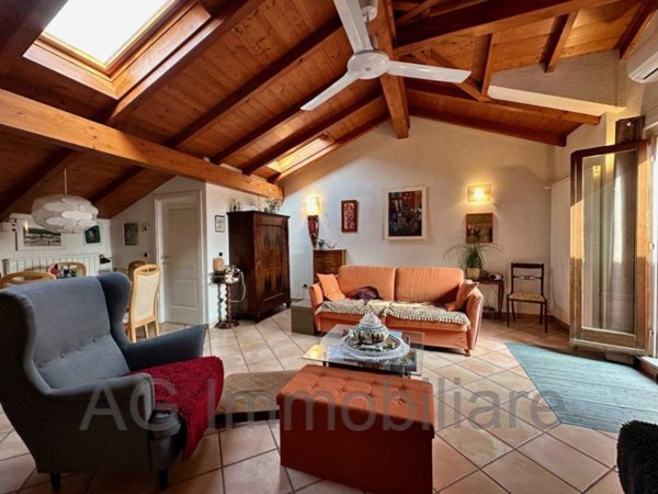 appartamento in vendita a Verbania in zona Suna