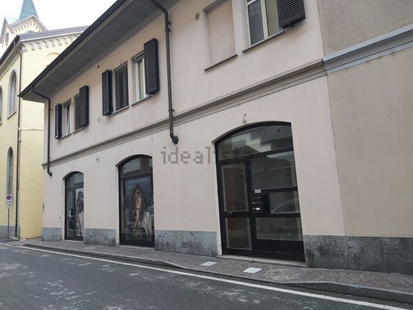 locale commerciale in vendita a Verbania in zona Intra