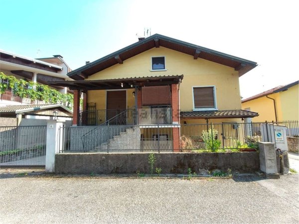 casa indipendente in vendita a Verbania