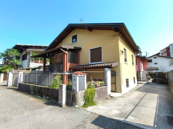 casa indipendente in vendita a Verbania in zona Intra