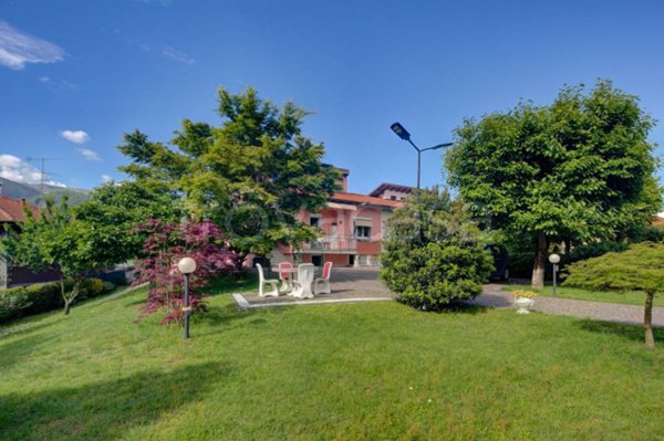 casa indipendente in vendita a Verbania in zona Intra