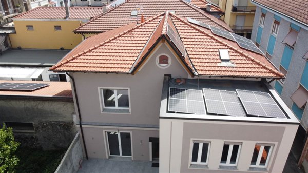 casa indipendente in vendita a Verbania in zona Intra