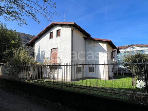 casa indipendente in vendita a Verbania in zona Intra