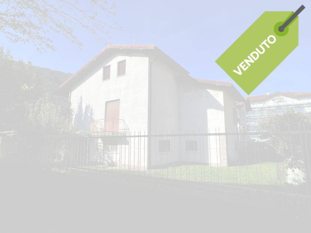 casa indipendente in vendita a Verbania in zona Intra