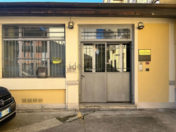 locale commerciale in vendita a Verbania in zona Trobaso