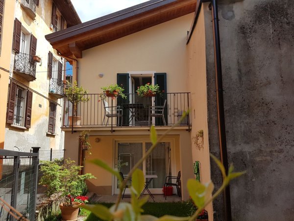 appartamento in vendita a Verbania in zona Suna