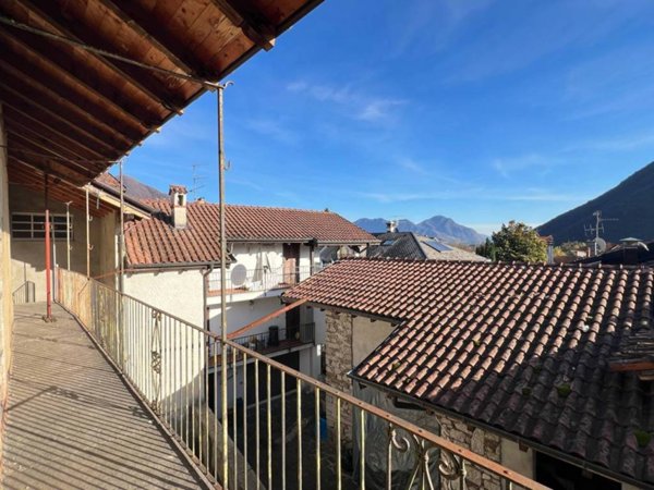 appartamento in vendita a Verbania in zona Unchio