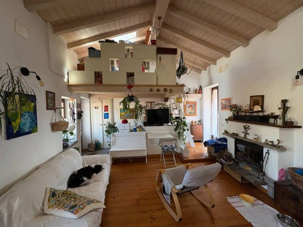 appartamento in vendita a Verbania in zona Suna