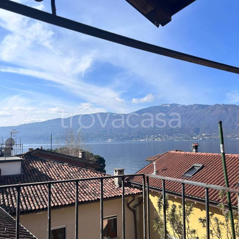 appartamento in vendita a Verbania in zona Suna