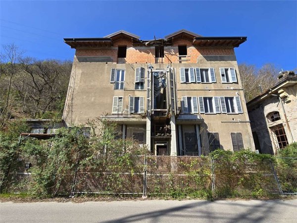 appartamento in vendita a Verbania in zona Trobaso